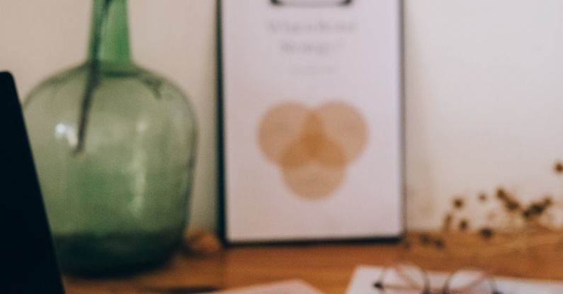 Comparing Prices - Comparing Samples with the PANTONE Color Palette